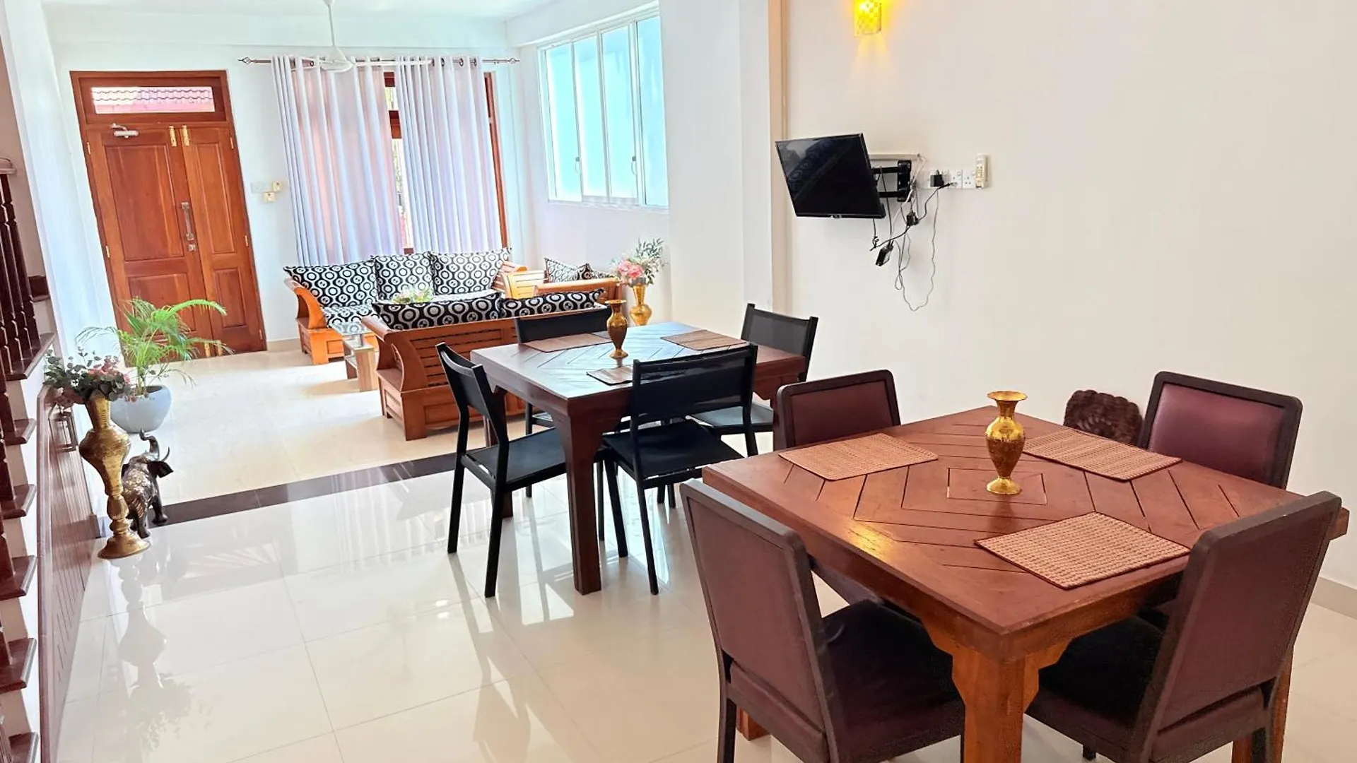 לינה וארוחת בוקר נגומבו Thisara Luxury Villas סרי לנקה